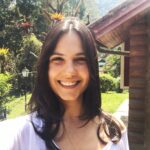 Rayana Carvalho Instagram - Não só eu estou sorrindo hoje para vocês, existe um pulsar de uma vida plena e amorosa nos convidando diariamente a sorrir. E se eu sou capaz de deixar a felicidade me invadir, você também é. Sorrir é uma ferramenta para dias mais elevados e abundantes. Por isso, desejo que todos nós possamos sentir a alegria que vem dos momentos mais genuínos, retribuindo com sorrisos largos. Sorrir com a boca, os olhos, o corpo inteiro e alma. Sorrir não só para ser feliz. Serve como um gesto de gratidão e beleza por tudo aquilo que nos é concedido constantemente. Vamos juntos?