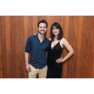 Rayana Carvalho Instagram - Na noite de estreia de Perdido com ele que tanto me inspira. Obrigada por falar de questões existencialistas de uma maneira leve e divertida. Obrigada por ser um ator vivo em cena. Obrigada por me mostrar que pra fazer acontecer é preciso garra. Obrigada por ser arte e poesia. É uma honra indescritível ser sua mulher! 
Te amo loucamente, Gabriel!

Obrigada pelo registro @paulo_tauil ❤️
#perdidoespetaculo @perdidoespetaculo