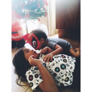 Rayana Carvalho Instagram - Extra! Após lançar sua teia e imobilizar uma prima gata, o homem-aranha foi flagrado numa tentativa de beijo avassalador!🕷🕸❣️