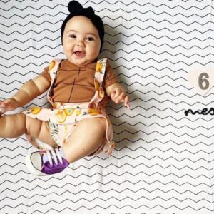 Rayana Carvalho Instagram - 6 meses de aleitamento materno exclusivo em livre demanda, sem chupeta e sem mamadeira. Senti de compartilhar essa conquista com vocês só para dizer que, se existe algum manual de como criar um filho, esse manual está dentro de cada um de nós. Através da nossa intuição sabemos o que é melhor para os nossos bebês. Nesse caso específico, calhou com o “manual de como criar filhos perfeitos”, mas a verdade é que cada família sabe o que funciona para si e sim, está sempre dando o seu melhor. Faz tempo que abri mão de querer ser uma mãe perfeita... Sou o melhor que posso ser, e isso é o novo significado de perfeição para mim. Aprendi a respeitar, honrar e agradecer a oportunidade de poder fazer as escolhas que faço.
Amélie segue desfrutando do mais puro “doce de leite”, enquanto apresento novos sabores que essa vida pode oferecer. Partiu introdução alimentar!👊🏼🍊🍇🍉🍌🍒🍑🥑