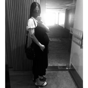 Rayana Carvalho Instagram - Faz 34 semanas que interagimos em águas profundas. Ela em meu baixo ventre e eu num oceano de emoções. Juntas através do amor líquido. #vemamélie