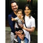 Rayana Carvalho Instagram - Como eu amo os momentos sincrônicos nessa vida! Ontem eu tive a honra de comemorar meu aniversário no teatro, prestigiando o último dia de espetáculo do maridão. Teve arte, filho no palco, amigos reunidos e uma energia deliciosa no ar. Meu coração é pura gratidão! Que venha o novo ciclo e toda sua potência de renovação. 🙌🏼❤️ Universo, como pode melhorar?💫