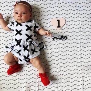 Rayana Carvalho Instagram - Foi dada a largada! Primeiro mês dela nesse mundão e nosso mundinho.🖤🎈