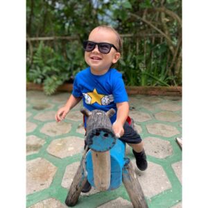 Rayana Carvalho Instagram - O super herói da vida real tem testa carimbada pq caiu, tem boca babada pq os dentes estão nascendo e entre um sorriso e outro, as vezes chora, chora pra valer. Ele tem o super poder de me enlouquecer e me arrancar um sorriso nos momentos mais improváveis. Faz manha e charme com uma maestria digna de um palco. Ele é o SUPER! Super amor da minha vida!