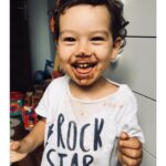 Rayana Carvalho Instagram - Rock Star achocolatado! 70% cacau e adoçado com açúcar de coco porque ele merece.⚡️🍫