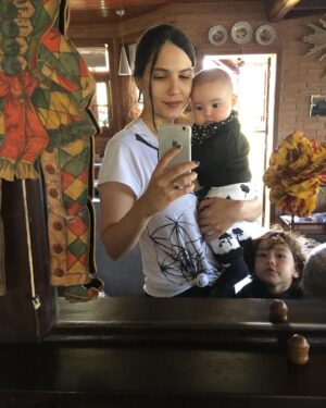 Rayana Carvalho Instagram - Através dessa foto enviamos amor incondicional a todos vocês. Respirem e sintam!❤️🙏🏼