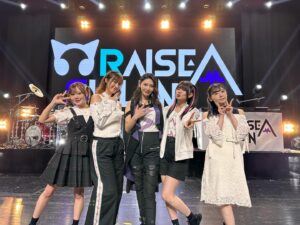 Raychell Instagram - 上海公演第1天，谢谢大家给了我们最棒最强的快乐时光! !
上海的BanG Dreamer们，你们享受到了吗? ?
一想到明天还能再见面，我就感觉到很幸福。
让我们再次聚在一起！
谢谢! !明天见! !

#RAS #上海 #謝謝 #バンドリ　#bangdream #bandori #RAISEASUILEN #Raychell #layer