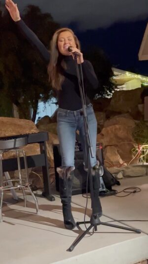 Rebecca Grant Instagram - Do you like my #singing #commentbelow #commentforcomment #openmic #night at @oldtownartisanstudios great to get on #stage but I should have warmed up my voice 🎤🎶 What song should I #sing next? #commentbelow I’m taking requests #rebeccagrant #singer #singers #passion #courage #peace #love #contentcreator #blogger #reels #reelsinstagram #reelsvideo #workinprogress #beginner #beginnersinger #checkitout