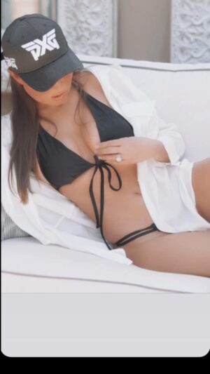 Rebecca Grant Instagram - Relaxing #day watching #usopen #golf wearing my new #gorgeous @sylkswim #bikini and @dailysportsusa @pxg #headwear ☀️
What a #wild #usopengolf2023 shocking to see #rickyfowler miss those puts but a big #congrats to @wyndhamclark who wins his first major title, closing with an even-par 70 to beat @rorymcilroy by one shot!
Did you watch #comment4comment #rebeccagrant #life #lifestyle #sylkswim #dailysportssweden #dailysportsusa