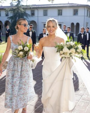 Rebecca Rittenhouse Instagram - Finally getting around to sharing some snaps from @bizza44 's gorgeous wedding 💒  
 
Love you forever  🩷
 
 
 
 
 
 
#weddingguest #bridesmaid #cocktailattire