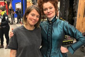 Rebecca Wisocky Instagram - Thank you for watching @ghostscbs folks! It’s a big one for Hetty and FLOWER🌸💕 and I’m so grateful for the care and skill our whole company put into it. See you TONIGHT at 8:30 on @cbstv & @paramountplus 
Holes Are Bad was written by @sophia3000_  directed by @judeweng and guest stars @betsysodaro @thebrianhuskey @danbeirne @gwengorman.eh @odessaazion @tyleralvarez & @tdlalla
