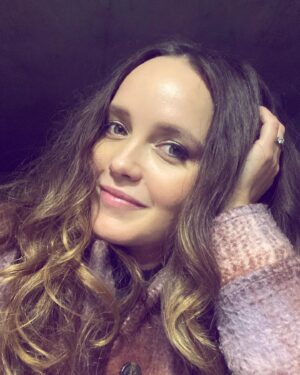 Rebecca Breeds Instagram - I’ve always loved skin care. It was the one thing I saw Mum do for herself every day. With a demanding work schedule coming up for Clarice I wanted some ‘skin-spiration’. Yes, I did indeed want to ‘rub the lotion on the skin’. Some ‘lotion’ that would help combat the Toronto cold, the makeup, the exhaustion whilst also treating my dry and melasma prone skin. I found @oumereskincare (thanks Google) and I am in love! I love them all. The Serum Bioluminelle is my savior. No9 was a wonderful surprise. So glowy after! The dissolution theory takes Aurora’s glam makeup off without leaving my skin dry, the sun luxe and UV-R is helping SO much. And they last for ages. I love and appreciate the company and thought anyone else looking to jazzy up their skin care routine for the new year might appreciate. 🥰💁‍♀️💃