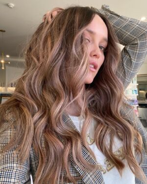 Rebecca Breeds Instagram - SO in love with my @bixiecolour Blush Rush! 👄🌸🎀@shereeknobel_bixiecolour you are magic! Love you to the moon and Back. 💕
