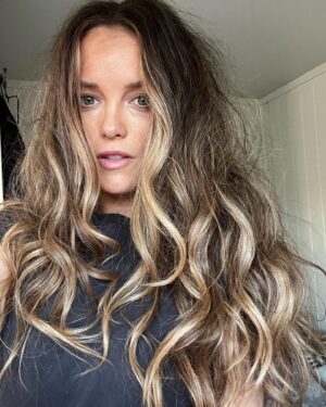 Rebecca Breeds Instagram - More blonde, more @bixiecolour, more #Justice 🤫