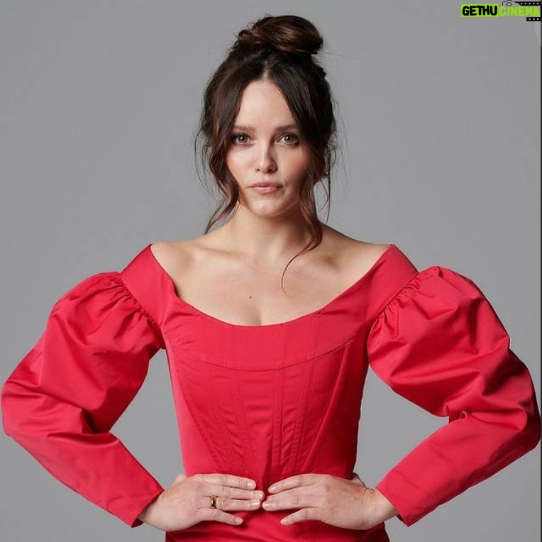 Actress Rebecca Breeds HD Photos and Wallpapers September 2023 | Gethu ...
