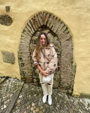 Rebecca Breeds Instagram - Hobbit sized.