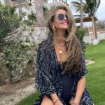 Rebecca Gayheart Instagram - ¡Bajo el sol con mis amigos! ☀️🇲🇽 #cabo #springbreak #beehive