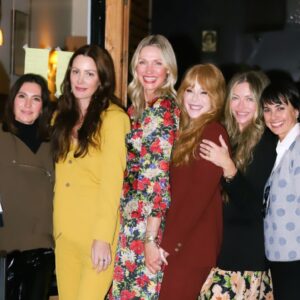 Rebecca Gayheart Instagram - About last night : cozy spot, delicious food , BEST group of women plus a winning collaboration from @thisisthegreat_  and @birkenstock ! Thank you for having me @emilyandmeritt , for the beautiful outfit 🤎and the chicest new Birks ! #tistheseason #womensupportingwomen #birkenstocks #thegreat 
📸 @alexaraevitug