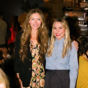 Rebecca Gayheart Instagram - About last night : cozy spot, delicious food , BEST group of women plus a winning collaboration from @thisisthegreat_  and @birkenstock ! Thank you for having me @emilyandmeritt , for the beautiful outfit 🤎and the chicest new Birks ! #tistheseason #womensupportingwomen #birkenstocks #thegreat 
📸 @alexaraevitug