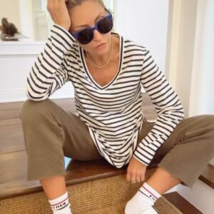 Rebecca Gayheart Instagram - It’s been a long few weeks 💙🤎#tgif #justkeepswimming #fridayvibes