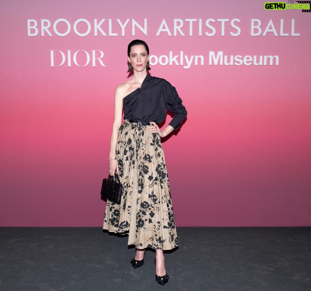 Rebecca Hall Instagram - Thank you for having us @dior @mariagraziachiuri #DiorxBrooklynMuseum #DiorBAB2024 🖤💋
