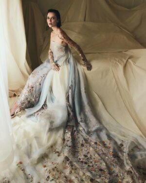 Rebecca Hall Instagram - what a night #metgala THANK YOU Anna @voguemagazine for inviting me and all the miracle workers that brought Ophelia out of the lake and sent her off to the ball…

@daniellefrankelstudio
Photos @sumustecaplioglu 
Makeup @samaddington 
Hair @benskervin 
Body paint @djmitchmoon