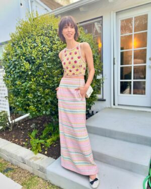 Rebecca Hall Instagram - Busy weekend. #oscars #vanityfair #godzillavskong 
.
.
.
.
Thank you @bailey.moon @lauraleajones @erdem @chanelofficial @marywilesmakeup 💄 @benskervin 💇‍♀️ @sophkuller 📸
