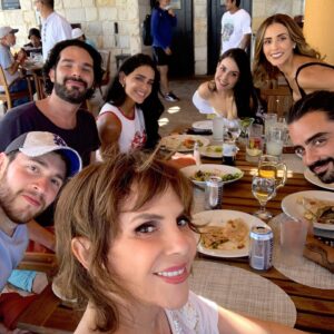 Rebecca Jones Instagram - Aquí con la banda hermosa de #cabo 

@marcontrerasof @diego_amoz @ferlandart @carlos_athie @barbaraderegil @lorena_sevilla
