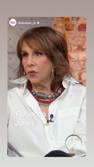 Rebecca Jones Instagram - DOMINGO 11 / 4:50 pm #confesiones @tlnovelas_tv  Gracias @auroravallel