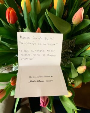 Rebecca Jones Instagram - Eres lo máximo Güero querido!!! Mil gracias por mis tulipanes!!! Mis favoritos ♥️ 
@elgueromex