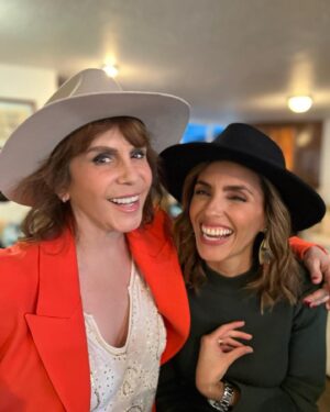 Rebecca Jones Instagram - Ayer fue un día de risas y celebración con amigos muy pero muy queridos, en el cumple de nuestro @bernardonajera excelente director de fotografía y compañero entrañable. Gracias Bernie por este fieston divertido y comida exquisita ♥️

@marcontrerasof @rafaelinclan @marciacoutino @feznoriega