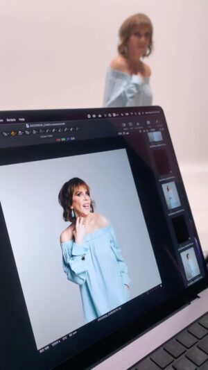 Rebecca Jones Instagram - @ptorres photography 

@vicoguadarrama makeup 
 
 for @cabotelenovela 💥

@elgueromex 
#behindthescenes @skizzito 📸