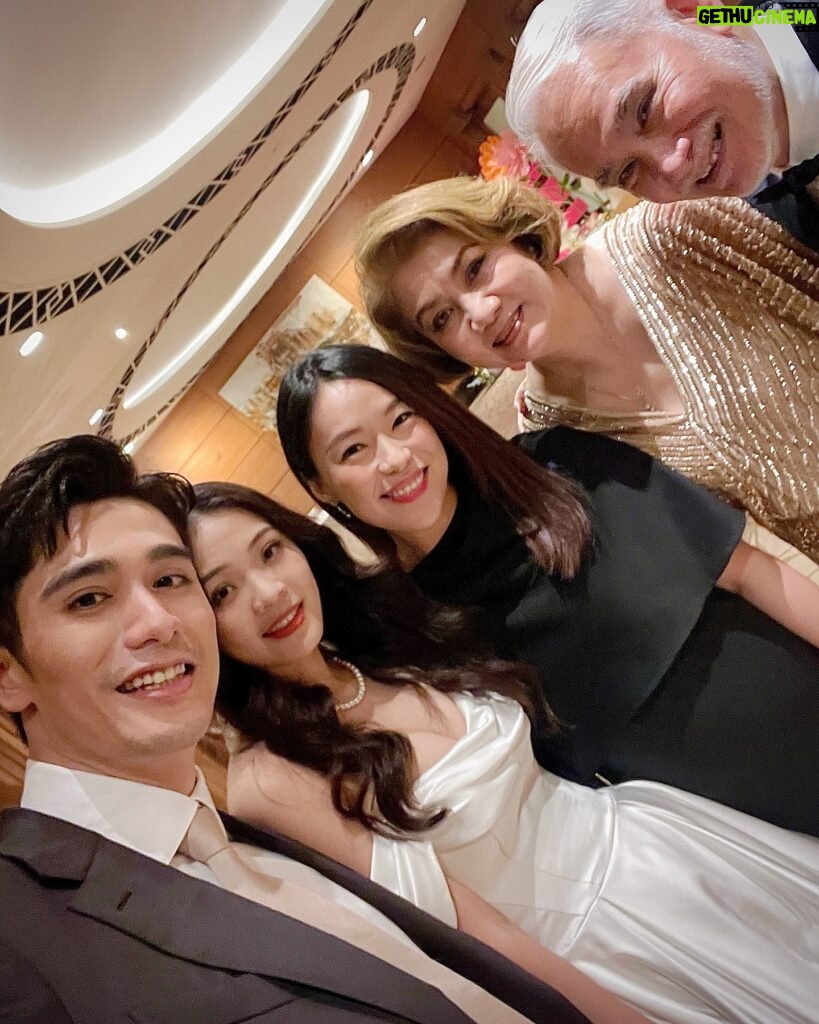 Rebecca Lim Instagram - 朱家有喜事！Congratulations dear @joelchoozw and Jiayuan 🤵🏻🤍👰🏻‍♀️ 也恭喜亲爱的 @choohouren 大哥！What a lovely wedding! 🤍 #JoelandJiayuansuperawesomeweddingsnowyisacutedog