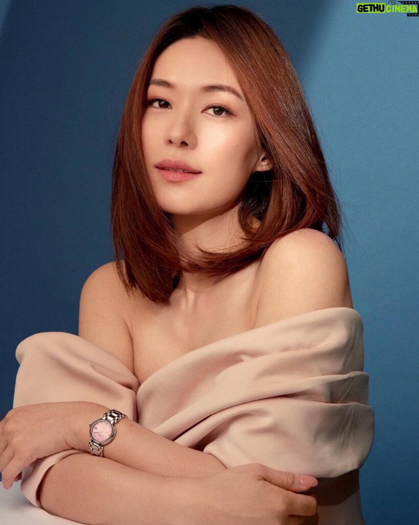 Rebecca Lim Instagram - Love makes all things effortless 🩵🤍🩷 @longines #EleganceisanAttitude #LonginesPrimaLuna #babyblue #babypink