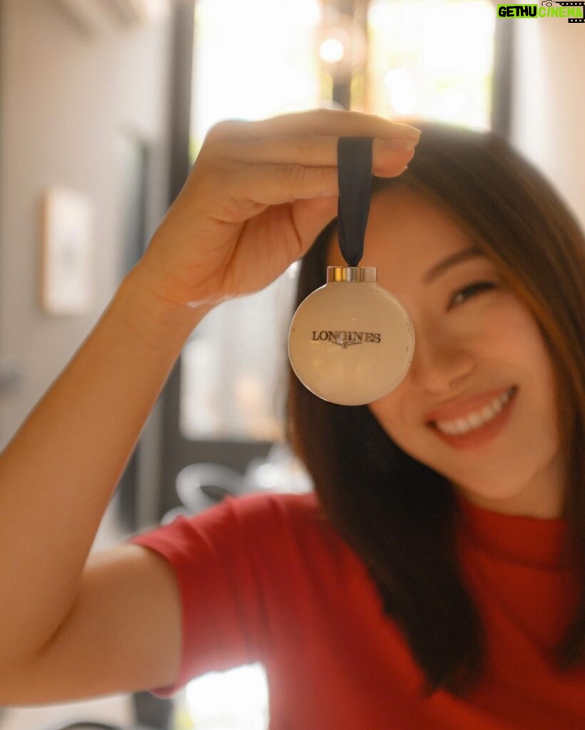 Rebecca Lim Instagram - Happy times and celebration vibes 🤍✨🤍 Visit @longines Marina Bay Sands & Wisma Boutique to get your own customised Christmas Baubles from now till 17 December 🩵 #Longines #EleganceisanAttitude #ElegantGreetings
