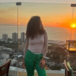 Reem Ahmed Instagram - #iliketomoveitmoveit 💚🌅