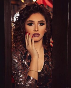 Reem Ahmed Instagram - 📸
من آخر جلسة تصوير بإيد الميكب ارتست الجميلة @marwaabazaofficial_ 
وانا نادراً لما اظهر بميكب كامل ولوك مختلف تماماً عن ماتعودتم عليا زمان 🤩

إيه رأيكم متحمسين تشوفو اللوك الجديد وجلسة التصوير اللي جاية😉🎥
منتظرة ردودكم في الكومنتس👇❤️

#photoshoot #acting #egyptianactress #actingismypassion #comingback #actinggoals #nostaligia #egyptianactress #مصر #لبنان #دبي #الخليج #الفن #الفن_العربي #ريم_أحمد #هدي_بنت_ونيس#art#artistsoninstagram #arabart #arabartists #إعلام#صحافة#تليفزيون #الإمارات #السعودية