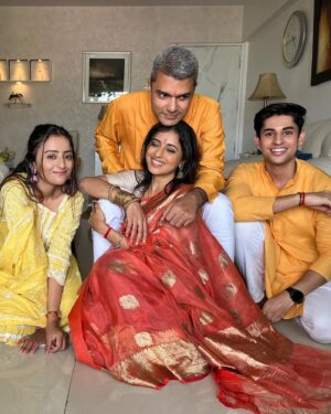 Reena Kapoor Instagram - Bless us all. 🙏🙏🙏