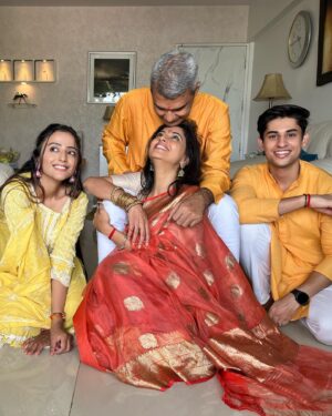 Reena Kapoor Instagram - Bless us all. 🙏🙏🙏