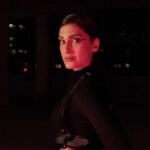 Reena Aggarwal Instagram - Finally 35 degrees wala video is here! 7 hours ki editing ne sach mein crazy kar diya 🤯😵‍💫 But I really hope y’all like it.Tag someone who would love to see this or share! Idea was to create a styling video but camera samne aate hi andar ka actor bhi bahar aane lagta hai phir expressions aur dance nikalne lagte hain And honestly I can’t thank @varunraj_kalas enough for understanding what exactly I wanted coz it can get a lil difficult with me as I’m very specific about shots and on top we were a team of only 2 people jisme se ek camera ke samne aur camera ke peeche. Par Iss ladke ne kafi mehnat ki shoot pe 🫡 @ankitwadhwaphotography thankyouuu so@much for joining us later for the photoshoot and always supporting me with all your heart 🤗 Hope you all enjoy this as much as we enjoyed shooting it ❤️ Styled,Directed and edited by: Yours truly 💁🏻‍♀️ . . . . . . . . . . . . . . #songcover