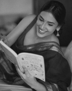 Reena Aggarwal Instagram - Priyatama ♥️

.
@pixelpassionfotography
@reenaaggarwal2
@pixellence_art

#explorepage #saree #sareelove #sarees #sareeindia #sareelovers #explorer #exploremore #trend