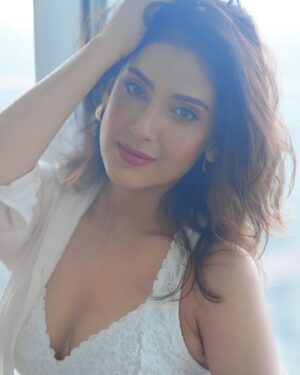 Reena Aggarwal Instagram - Perfect location,perfect weather,perfect chai🤌🏻
Oye hoye haaye haaye ….👀
#iykyk 😜
📸: @pixelpassionfotography 
.
.
.
.
.
.
.
.
.
.
.
.
.
.
.
.
.
.
.
.
.
.
.
.
.
#mondaymood  #photoshoot #portraitphotography #shootmode #shootlife #portrait #whiteshirt  #casualstyle #ootd #ootdfashion #style #styleinspiration #fashion #minimal  #setlife #portraits #photography #shoot #artwork #artphotography