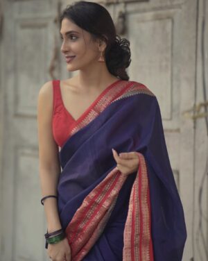 Reena Aggarwal Instagram - सारे दिन की थकावट दूर हो जाती है , जब रात को तुमसे बात हो जाती है! 🌼♥️

#explore #explorar #exploremore
#saree #sareelove #sareelovers #sareeindia
#trending