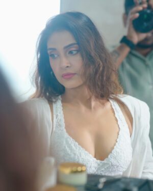 Reena Aggarwal Instagram - Perfect location,perfect weather,perfect chai🤌🏻
Oye hoye haaye haaye ….👀
#iykyk 😜
📸: @pixelpassionfotography 
.
.
.
.
.
.
.
.
.
.
.
.
.
.
.
.
.
.
.
.
.
.
.
.
.
#mondaymood  #photoshoot #portraitphotography #shootmode #shootlife #portrait #whiteshirt  #casualstyle #ootd #ootdfashion #style #styleinspiration #fashion #minimal  #setlife #portraits #photography #shoot #artwork #artphotography