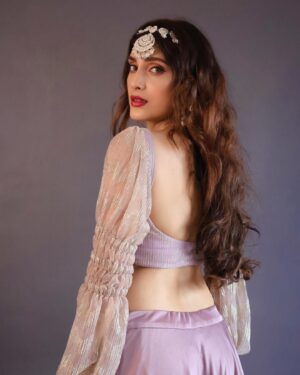 Reena Aggarwal Instagram - Serving looks 📸 Swipe to see my most favourite looks from @labeltanva #throwbackthursday .
.
.
.
.
.
.
.
.
.
.
.
.
.
.
.
.
.
.
.

#lehenga #saree  #styleinspiration #ethnicwear #lehengalove #ethnicstyle #jewellery #fashionstyle #ootdfashion #ethnic #makeuptransformation #fashion