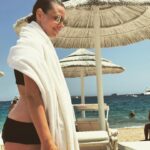 Regina Burd Instagram - Sardinia💙🐚#глазамимужа