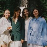 Regina Burd Instagram - Бывают дни, сотканные из одних запахов, словно весь мир можно втянуть носом, как воздух.А в другие дни, можно услышать каждый гром и каждый шорох вселенной. Иные дни хорошо пробовать на вкус, а иные – на ощупь. А бывают и такие, когда есть все сразу… Стоял жаркий июньский полдень , лишь изредка чувствовалось нежное прикосновение прохладного ветерка. Гости уже расходились . А я продолжала чувствовать и созирцать вкусы , запахи ,ощущения уходящего дня. Меня наполняло ощущение благодарности к каждому кто был причастен к этому дню. Кто поверил и смог увидеть что то очень важное и большое -в простом и маленьком…Запомню. Лето .Июнь. 2023г.