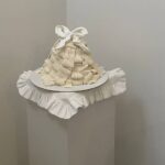 Regina Burd Instagram - Сегодня -сладкое декабрьское морозное послевкусие от того , что всё случилось. Задуманное сбылось 🕊️. И в этом счастье. Сбылось -благодаря команде, близким, людям с открытыми сердцами и волшебству , которое приближается… Всё Как у Ивана Шмелева … И в доме – Рождество. Пахнет натертыми полами, мастикой, елкой. Лампы не горят. А все лампадки. Печки трещат-пылают. Тихий свет, святой…святой🕊️ @love__and__sweets