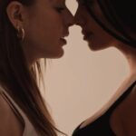 Regina Pavón Instagram - EPISODIO 3: “2020” 17/05/2024 🍓 #manubarrioos #fresabelica #VTALV #artista #nuevaartista @reginapavon @capital7rj