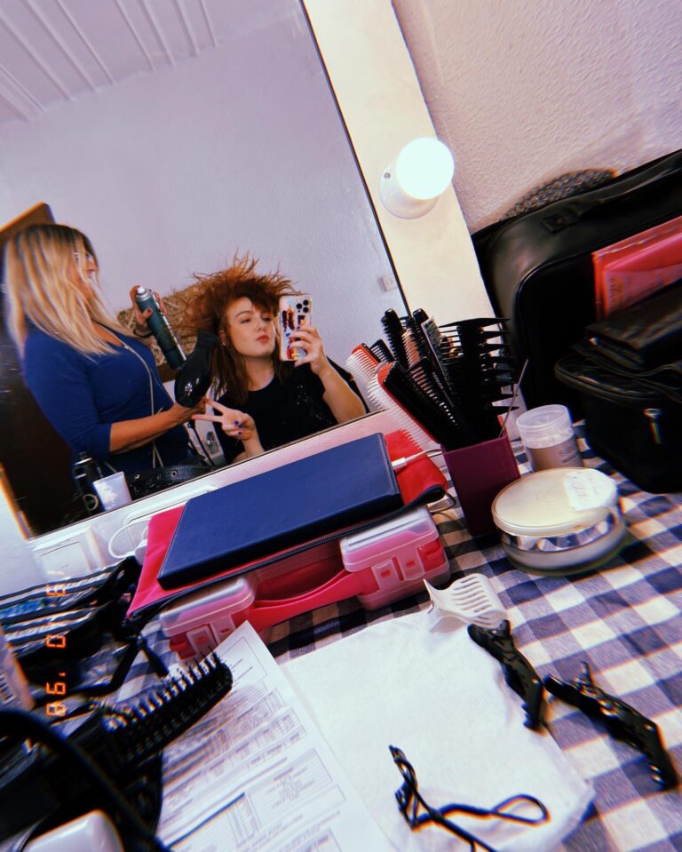 Regina Pavón Instagram - (Pensé que había perdido estas fotooos) Aquí un poquito de el BTS🎬 de LOS ARTISTAS :) #LosArtistasVIX #VIX